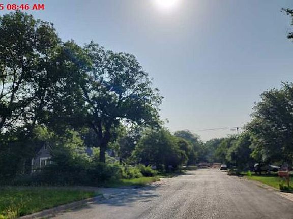Exterior Neighborhood (street photo)