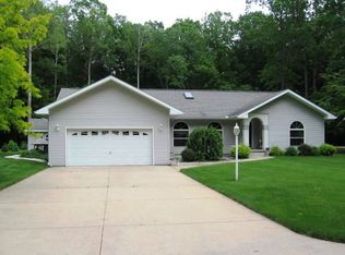 1922 N Tall Oaks E, Ludington, MI 49431