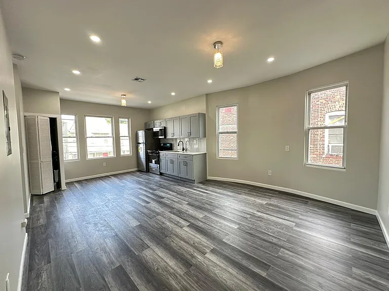 133 Stevens Ave #2E — Photo 2