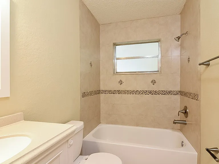 4404 Sawgrass Blvd — Photo 10