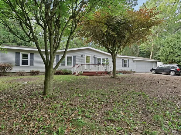4137 Port Austin Rd, Caseville, MI 48725