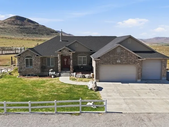 9317 N Sunset Dr, Thatcher, UT 84337
