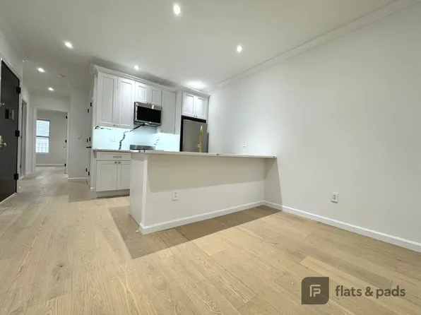 639 Rogers Avenue image 2 of 16