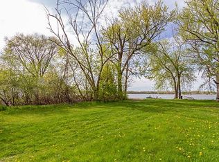28406 W Park Ave E, Wauconda, IL