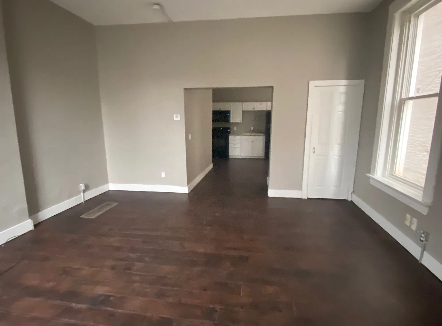 7 bed, 3520 sqft, $4,095 — Photo 4