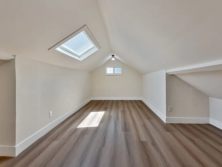 230 N Burlington Ave #1/2 — Photo 25