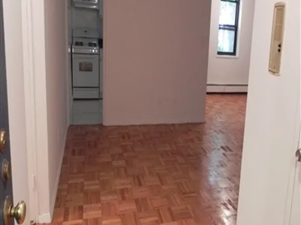 25 Park Pl APT 1d, Great Neck, NY 11021