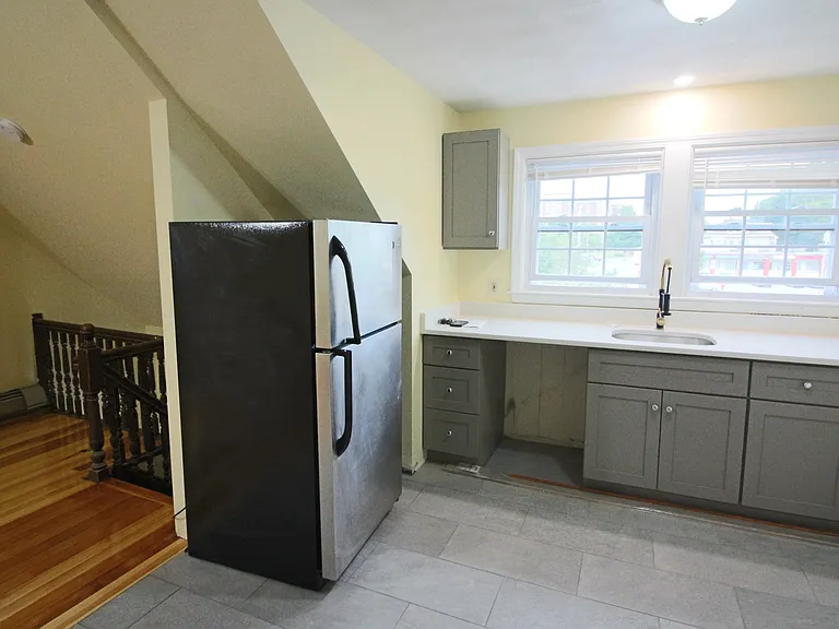 420 Essex St #3 — Photo 5