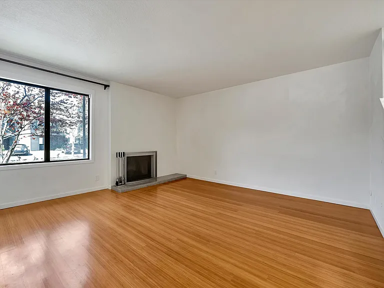 4 W Harbor Dr — Photo 6