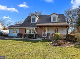 22 Larkspur Rd, Levittown, PA 19056