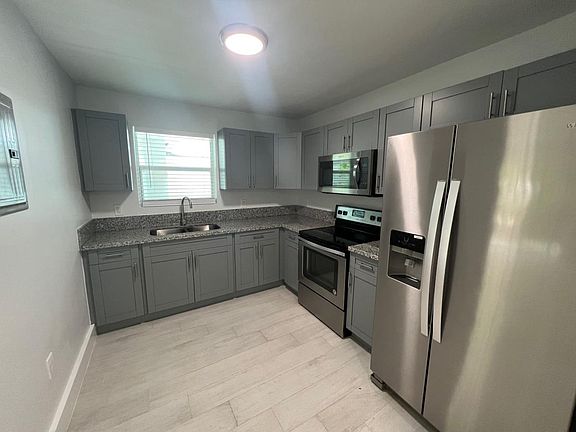 4th image of 465 NE 59th St Unit 22-465-22