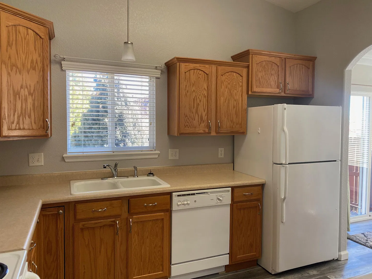 2 bed, 2236 sqft, $1,900 — Photo 3