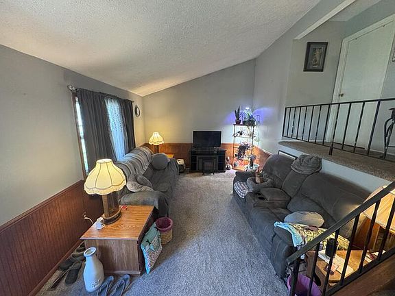 2nd image of 1133 Amherst Dr