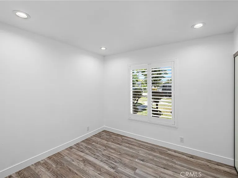 822 E Borchard Ave — Photo 12