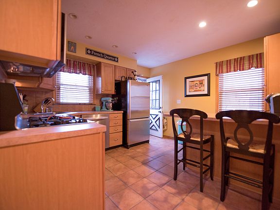 Eat in Kitchen 