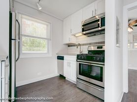 1376 Brown St, Des Plaines, IL