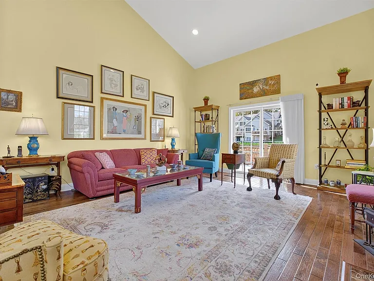 17 Deforest Dr — Photo 10