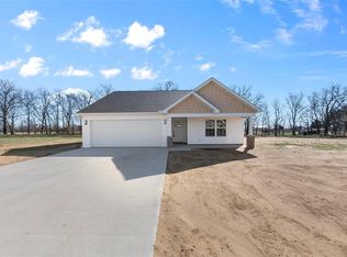 15 Perry Dr, Benton, MO 63736