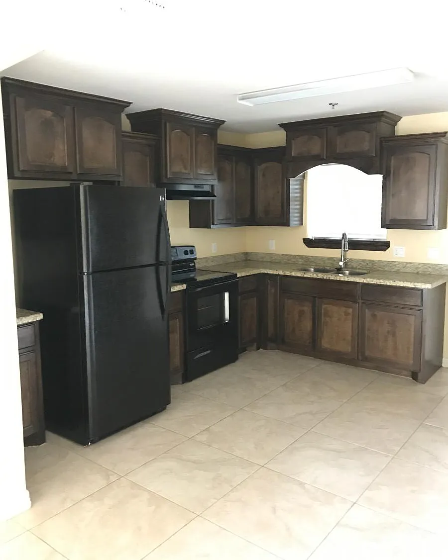 2 bed, 1100 sqft, $995 — Photo 3