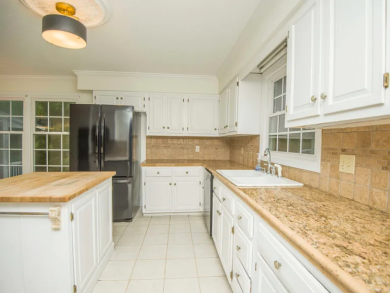 11144 Pleasant Forest Dr — Photo 15