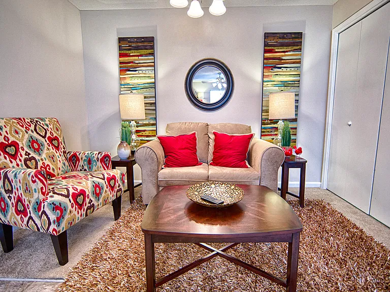 Charming Studio Apartment Home. 624 Sq. Ft .