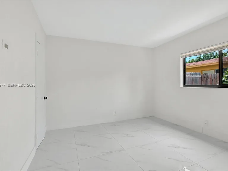 5731 NE 18th Ave #1 — Photo 9