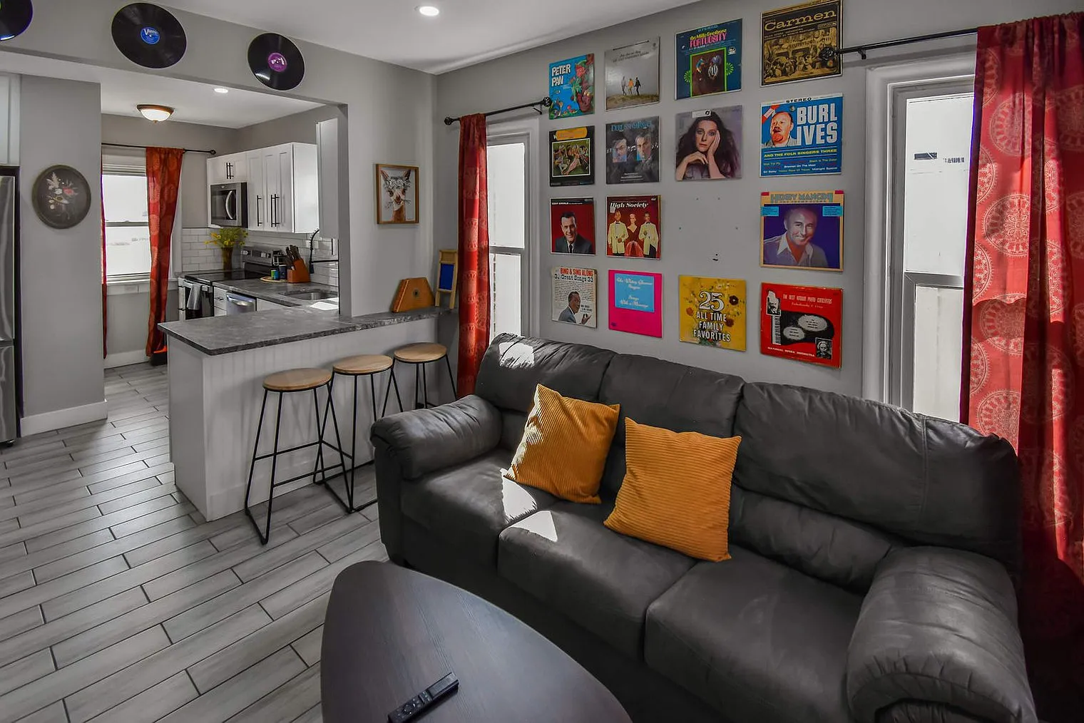 2 bed, 1.0 bath, $7,424 — Photo 3