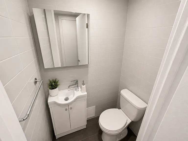 381 1st Ave #3 — Photo 5