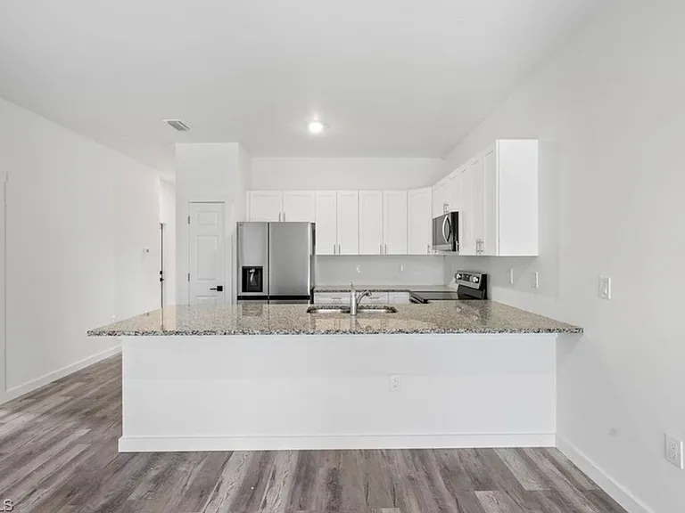 1025 Meadow Rd — Photo 15