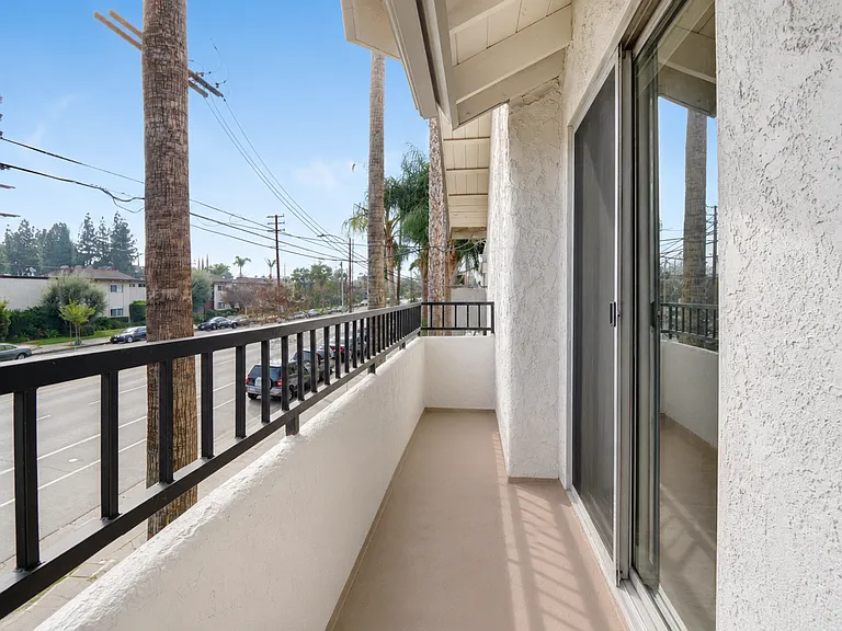 Terraces at Tarzana | 5931 Reseda Blvd — Photo 48