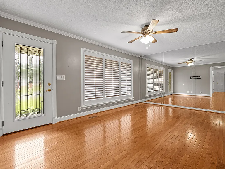 3443 Shadowlawn Dr — Photo 9