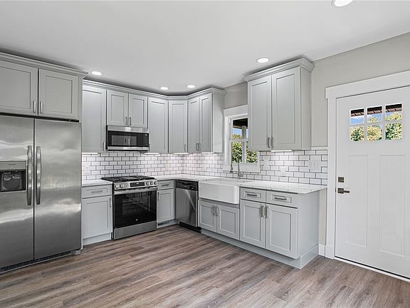 3rd image of 1405 Francis St