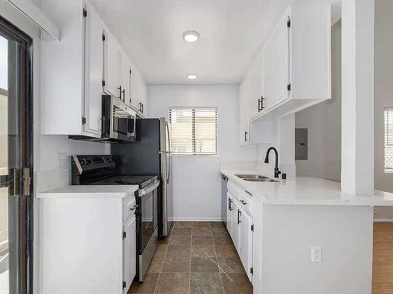 132 Clark Dr — Photo 33