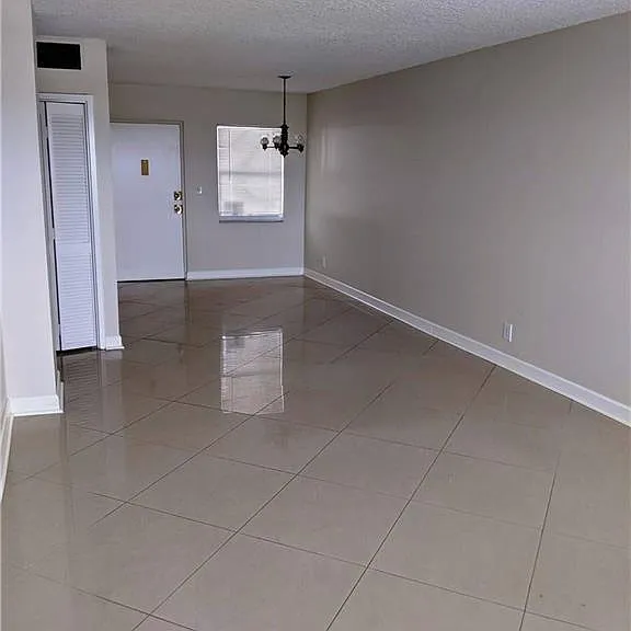 2555 NE 11th St #803 — Photo 4
