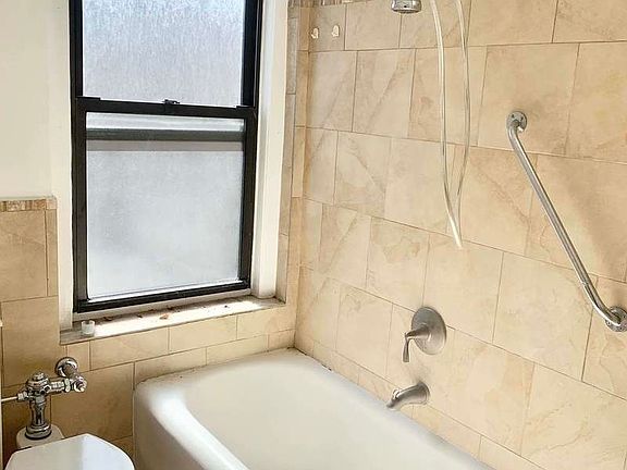 4th image of 127 W 96th St #5C1