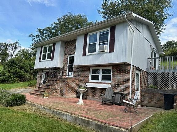 3rd image of 55 Ruby Ln