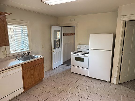3rd image of 608 Chippewa St
