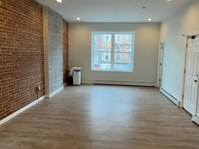 1112 Summit Ave #2 — Photo 1