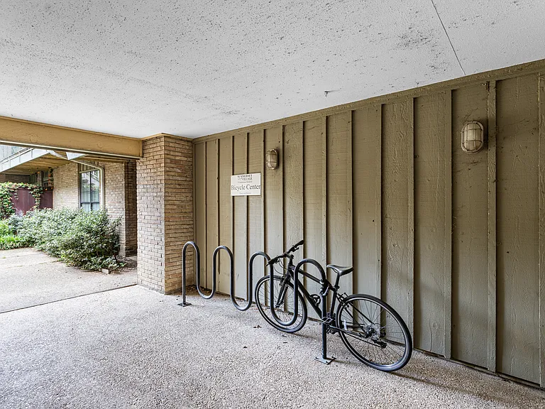 5916 Birchbrook Dr #129 — Photo 25