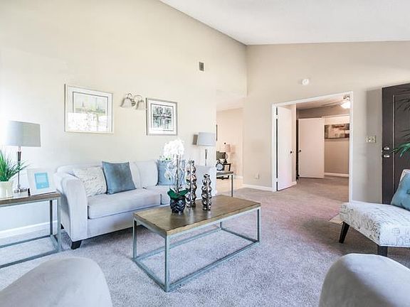 3rd image of 386 Fontanelle Dr