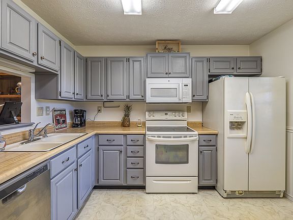 2nd image of 6377 Joseph Pl