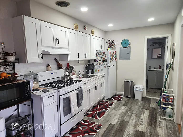 61 E Main St #6 — Photo 6