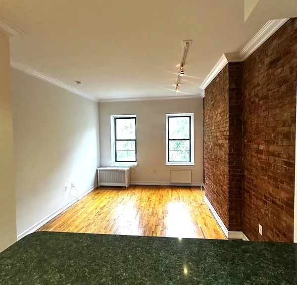 906 Amsterdam Ave #5D — Photo 1
