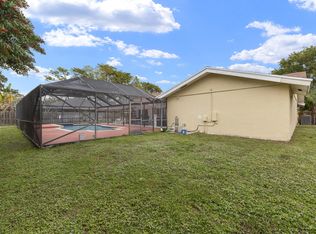 12362 Sawgrass Ct, Wellington, FL 33414