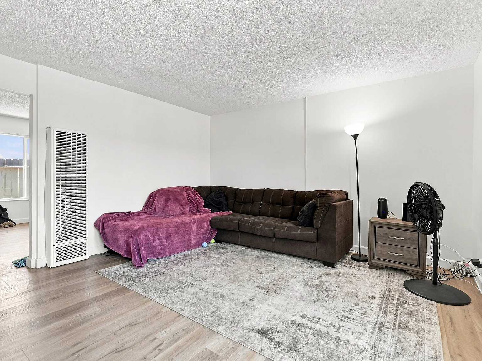 4 bed, 1350 sqft, $3,895 — Photo 3