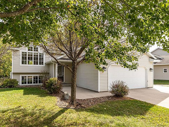 2nd image of 700 Lapoint Dr SE