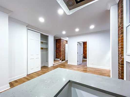 Rented by Voro New York | media 84