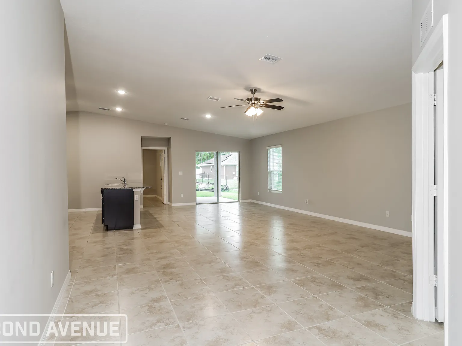 4 bed, 2.0 bath, 1833 sqft, $1,939 — Photo 2