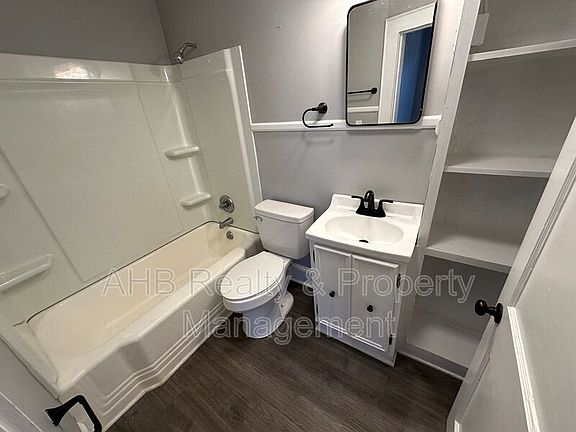 5th image of 426 S Beaumont Ave APT A