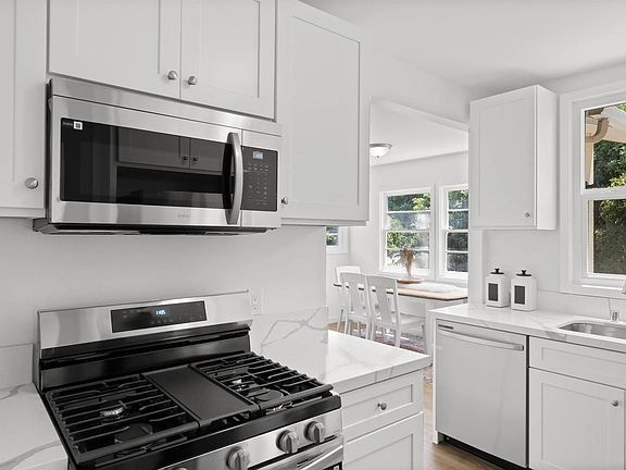 5th image of 6031 Meade Ave